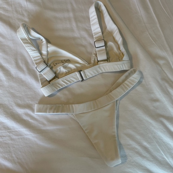 Frankie’s Bikinis Set - Picture 6 of 6